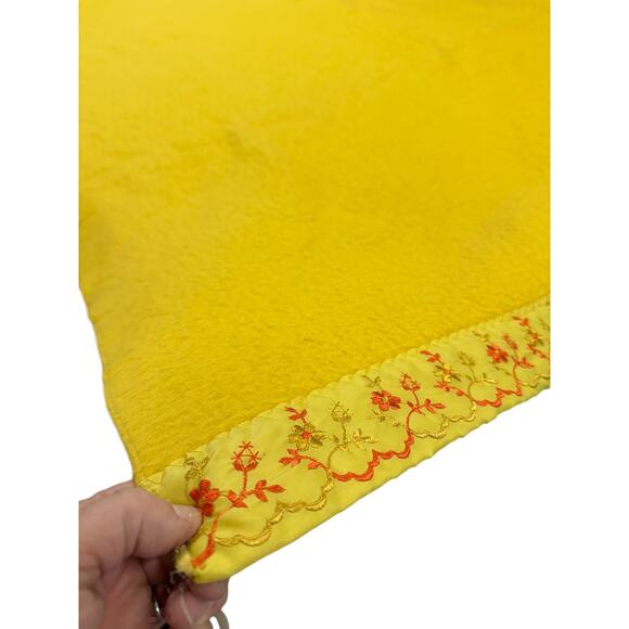 North Star By Chatham Vintage 70's Embroidered Blanket 89 x 62, Floral - Picture 5 of 8